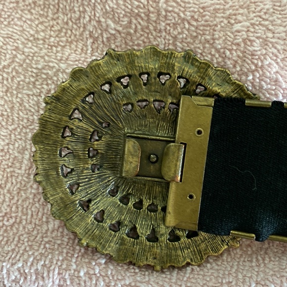 Metal chain link style belt with hook closure and round beaded buckle. Stretch. - Picture 8 of 8